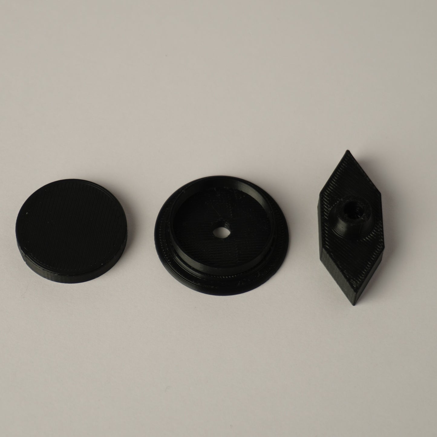 Capace suport magnetic numar auto negru fagure